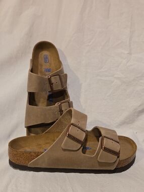 Birkenstock Arizona Sandals in Tabacco Brown. EU 38, US Women 7 US Men 5
